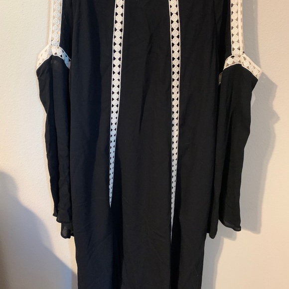 Cold shoulder Dress (size Medium) black with lace trim - Picture 3 of 4